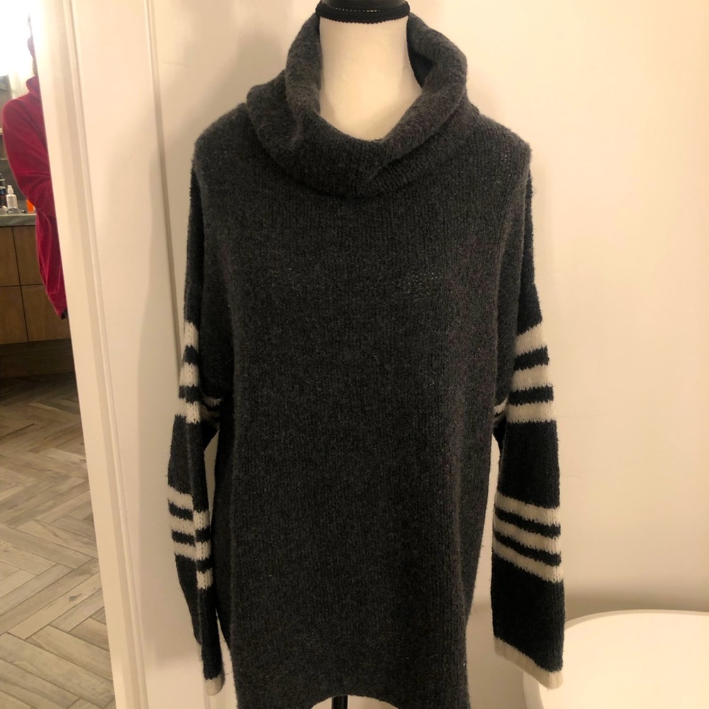 360 Cashmere Slouchy Striped Rachelle Turtleneck Sweater Size M